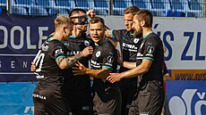 Fotbalisté Bohemians se radují z gólu Erika Prekopa.