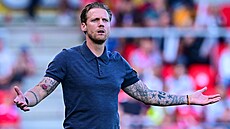 Trenér pardubických fotbalist� Radoslav Ková�