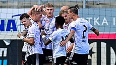 �eskobud�jovi�tí fotbalisté slaví vst�elený gól.