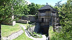 Hrad Lukov v leto�ní náv�t�vnické sezon�. (kv�ten 2024)