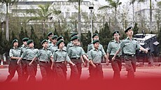 Mladí kadeti Hongkongské asociace armádních kadet vycházejí bhem slavnostního...