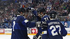 Finové se radují z první branky v utkání, kterou vstelil Oliver Kapanen.