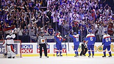 Radost slovenských hokejist� po druhé brance proti USA.