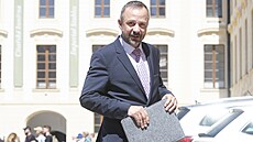 Kandidát do vlády Marek eníek pichází na Hrad na jednání s prezidentem...