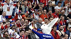 Maskot hokejového mistrovství sv�ta v �eské republice, králík Bobek baví...