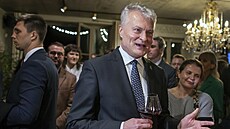 Litevský prezidentský kandidát Gitanas Nauseda slaví vítzství v prvním kole...
