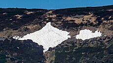 Snhového pole známé jako Mapa republiky na úboí Studniní hory v Krkonoích...