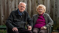Ron (100) a Beryl (98) Golightlyovi z Británie slavili 80 let manelství v roce...