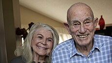 Ameriané Harold Terens (100) a Jeanne Swerlinová (96) slavili 80. výroí...