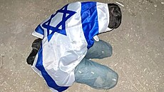 Izraelt vojci ukazuj poniujc zbry Palestinc, me jt o vlen zloin
