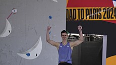 Adam Ondra v olympijské kvalifikaci v anghaji.