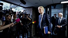 Pedseda krajn pravicové Strany pro svobodu (PVV) a vítz voleb Geert Wilders...
