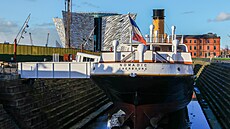 Kadodenní dina místních se petavila ve stovky lodí, které vyprodukovaly zdejí lodnice Harland & Wolff. Patí mezi n i slavný Titanic.