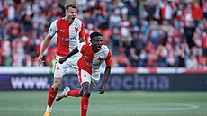 Slávistický zálo�ník Oscar Dorley slaví nádherný gól z dálky, kterým se...