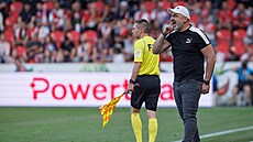 Slávistický kou� Jind�ich Trpi�ovský b�hem zápasu s Plzní.