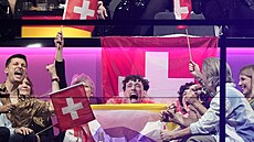 výcarský zpvák Nemo se raduje z obrovské podpory evropských porot ve finále...