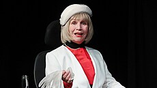 Jitka Molavcová v p�edstavení Semaforu nazvaném A p�ece se to�í