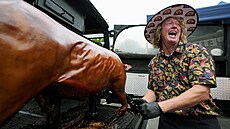 Kucha�ské týmy v Memphisu v Tennessee sout�ily o titul �nejlep�í barbecue�. Na...