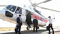 Íránský prezident Raísí bhem návtvy íránských region Azadegan a Hur...