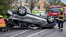 Mladý idi ujídl v Plzni ped policisty. Jednak jel rychle a také má zákaz...