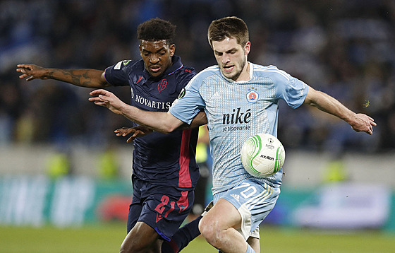 Giorgi Chakvetadze (vpravo) ze Slovanu a Andy Pelmard z Basileje.