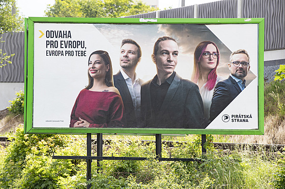 Piráti lákají volie na heslo Odvaha pro Evropu, Evropa pro tebe. (20. kvtna...