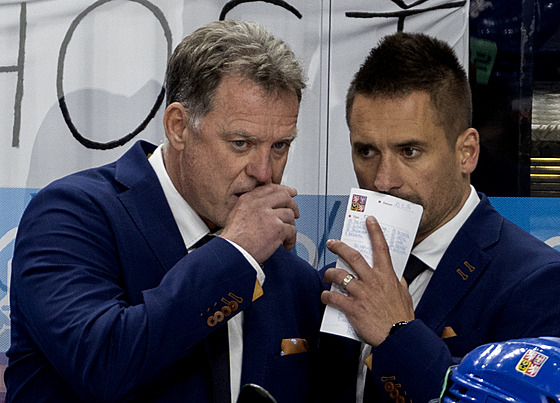 �tvrtfinále MS v hokeji USA - �esko. Na snímku hlavní trenér Radim Rulík a...