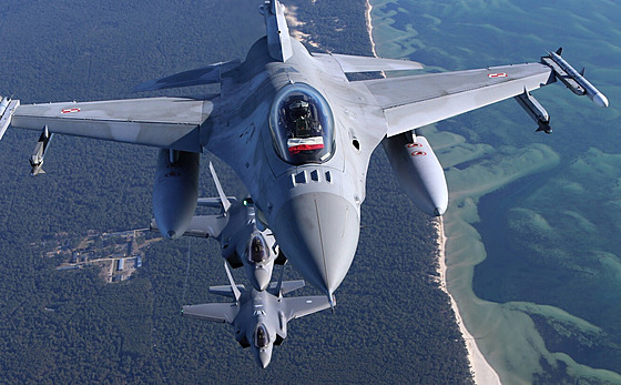 Polská stíha�ka F-16 Fighting Falcon (21. b�ezna 2023)