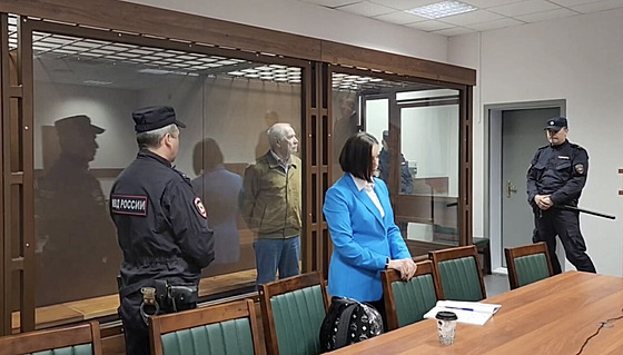 Ruský soud poslal fyzika Anatolije Maslova, odborníka na vývoj hypersonické...