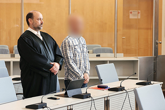 Nmecký dstojník dostal u soudu v Düsseldorfu ti a pl roku vzení za...
