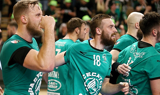 Karvin�tí házenká�í se radují z výhry nad Plzní.