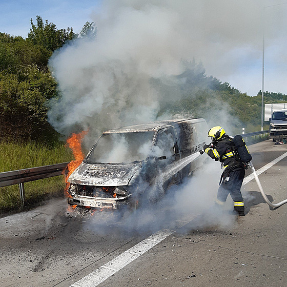 Na Praském okruhu hoela dodávka (29. kvtna 2024)