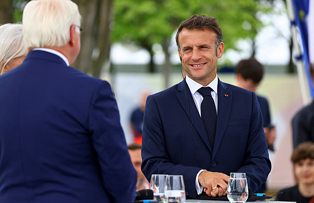 Jak to Němcům vtlouct do hlavy. Macron rok trénoval, aby jim to řekl po jejich