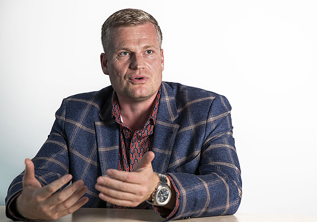 Turek zrušil účast v posledních debatách, čelí kritice za oslavy Hitlera