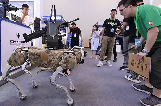 Nejlepší přítel zabijákem. Čína testovala robotického psa s útočnou puškou