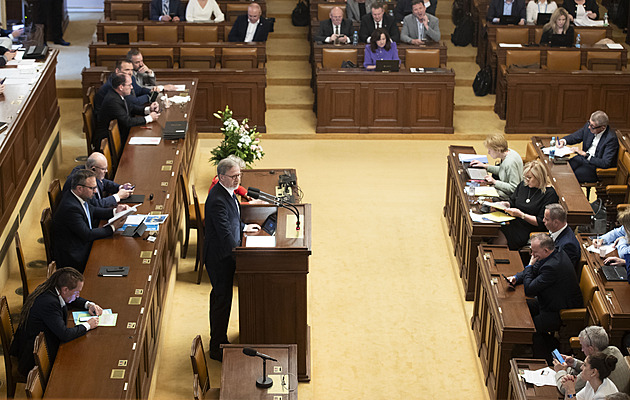 Poslanci řeší korespondenční volbu z ciziny. Čekají se obstrukce