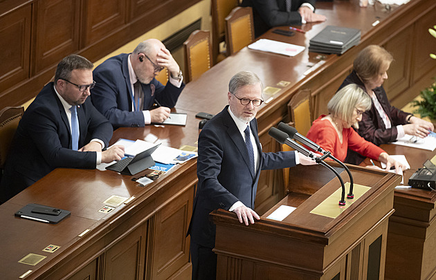 Poslanci patrně dokončí úvodní debatu o sporné reformě penzí. Prezident Pavel přijme hokejové mistry světa