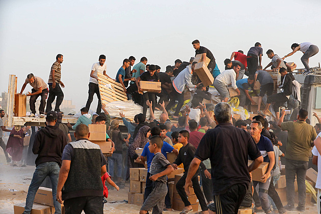 V Gaze se 70 procent pomoci z moře ukradlo. Hamásu se „odklánění“ hodí