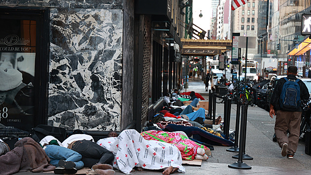 V New Yorku rekordně zdražily hotely. Z každého pátého je útulek pro migranty