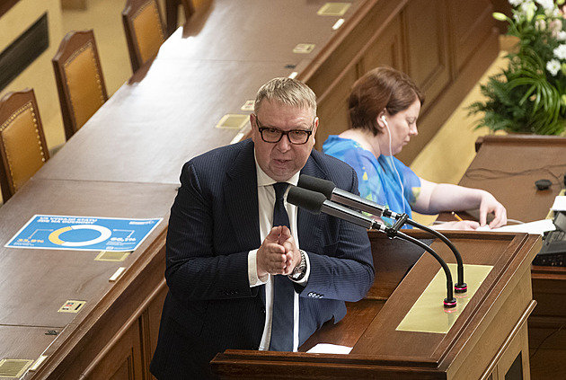 Juchelka byl zvolen místopředsedou Sněmovny, nahradil Dostálovou