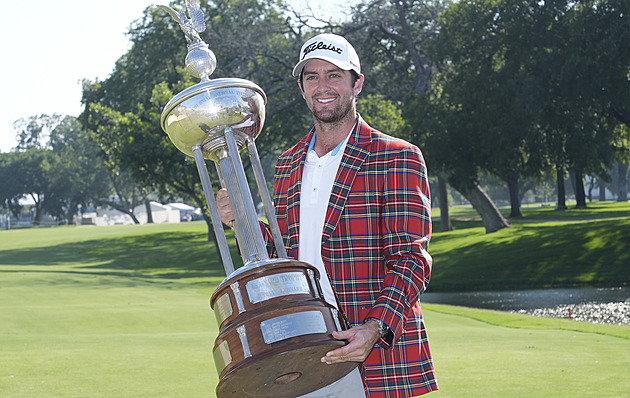 Golfista Riley získal ve Fort Worth první titul a vůz Corvette Stingray z roku 1975