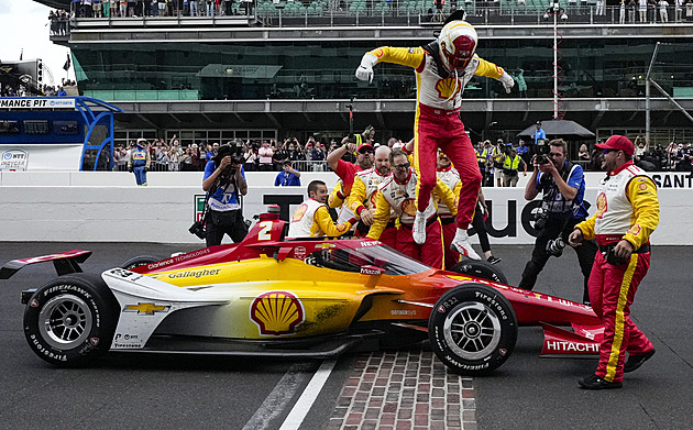 Američan Newgarden obhájil vítězství v závodě 500 mil v Indianapolis