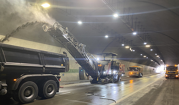 V tunelu Valík vyměňují povrch, dopravní omezení potrvá do poloviny srpna