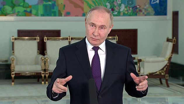 Kremelská škatulata. Putin zůstal v čele Ruska, v mocenských strukturách ale ke změnám dochází