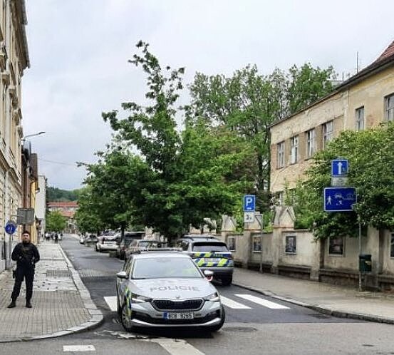 Policie u koly ve Strakonicích.