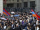 Lidé v arménském Jerevanu protestují proti vlád premiéra Nikoly Painjana. Na...