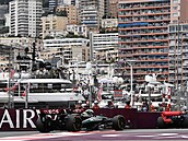 Lewis Hamilton pi prvním tréninku na Velkou cenu Monaka.
