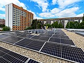 St�echa brn�nské polikliniky Lesná osazena solární elektrárnou