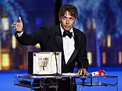 Americký reisér Sean Baker pevzal cenu Zlatá palma na festivalu v Cannes za...