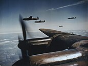 Skupina tkých bombardér Lancaster pi jedné ze svých válených misí v roce...